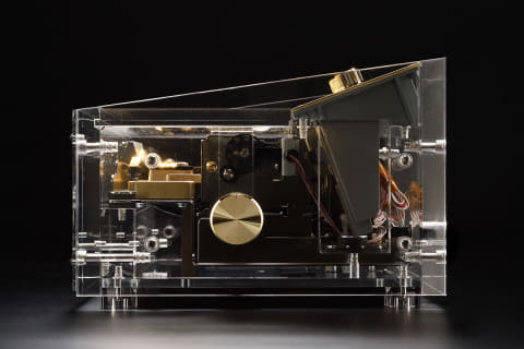 視覚までも満たす”200万円のオルゴール「プリモトーンクリスタル」誕生