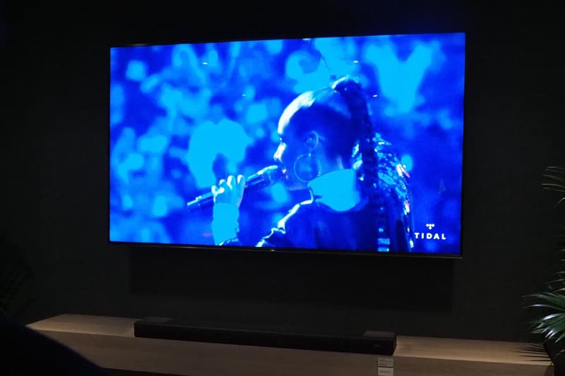 ライブ映像もリアルな音響で楽しめる