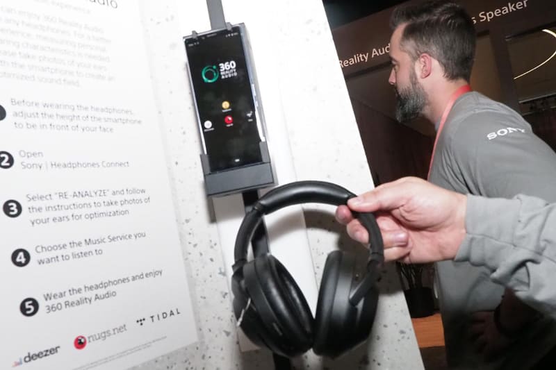 ヘッドフォンとスマホでも360RAを体験可能