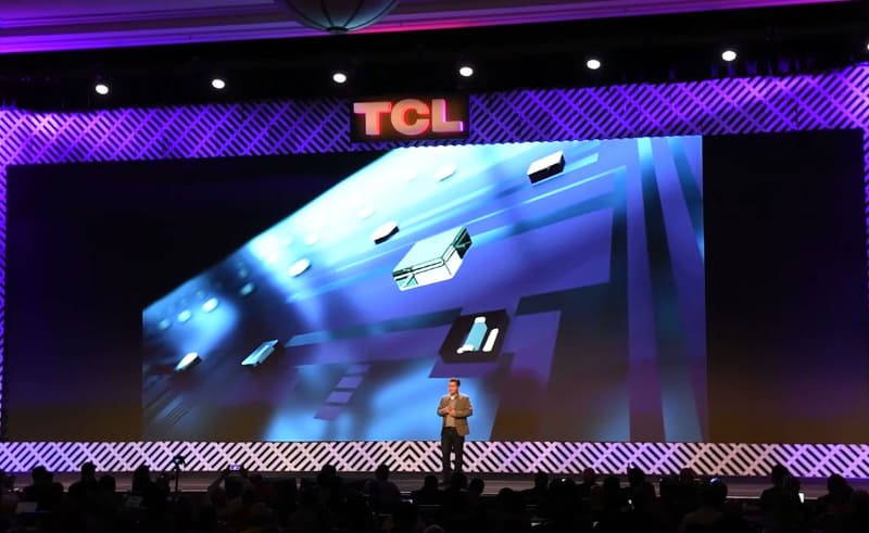 μmクラスの小型LEDを数万個並べてバックライトを構成している