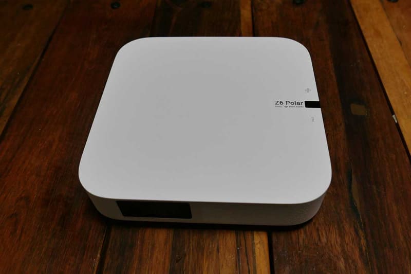 薄い四角形ボディの。使っていないときは本棚などにも収納できる