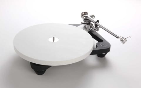 REGA、新筐体のハイエンドレコードプレーヤー「Planar 10
