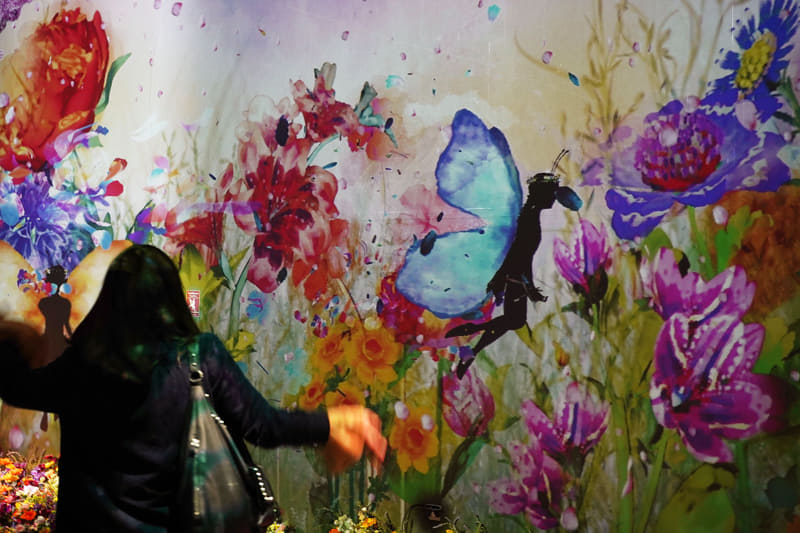 それが妖精に変化して飛び回る