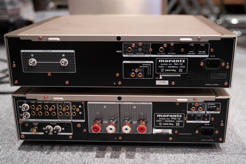 こちらはベースモデルSA-12、PM-12の背面だ