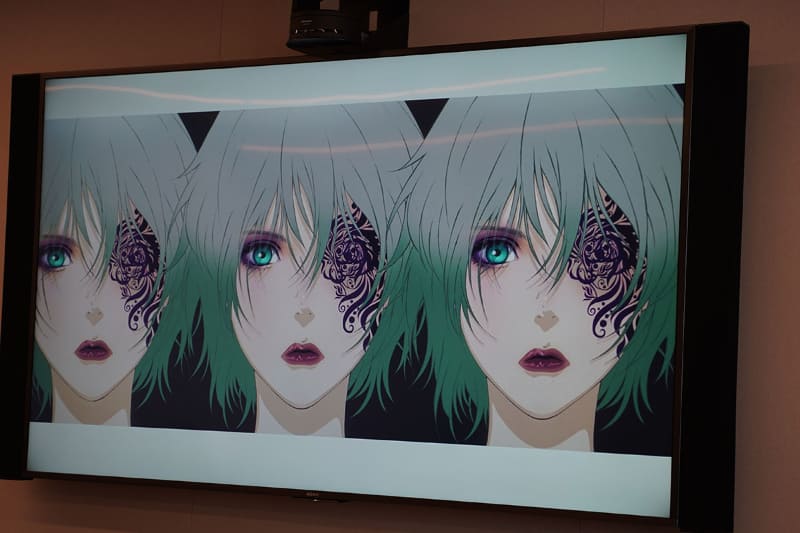 女性キャラクターの顔。同じ顔が並んでいるのではなく、左は線が細いもの、右は太いものと、描写のタッチが異なっている