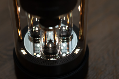 BALMUDA 真空管デザイン スピーカー バルミューダ、初のワイヤレススピーカーを発売 真空管のようなLED