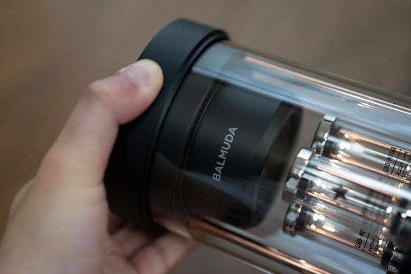 天面に搭載されているのは77mm径のフルレンジユニット