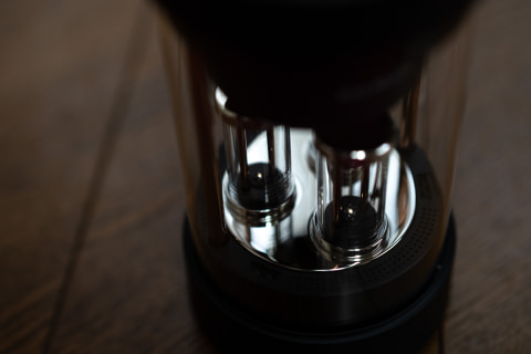 レビュー】LEDに惚れる! あのバルミューダが作ったスピーカーを聴いて