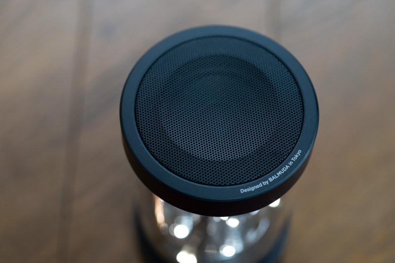 天面に搭載されているのは77mm径のフルレンジユニット