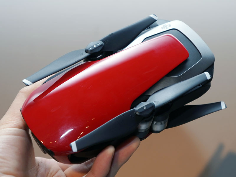 初代Mavic Air。新モデルとはサイズだけでなく、デザインが異なる