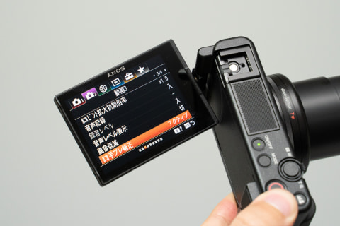 ソニー、Vlog向けカメラ「VLOGCAM」。バリアングルで自撮り、商品