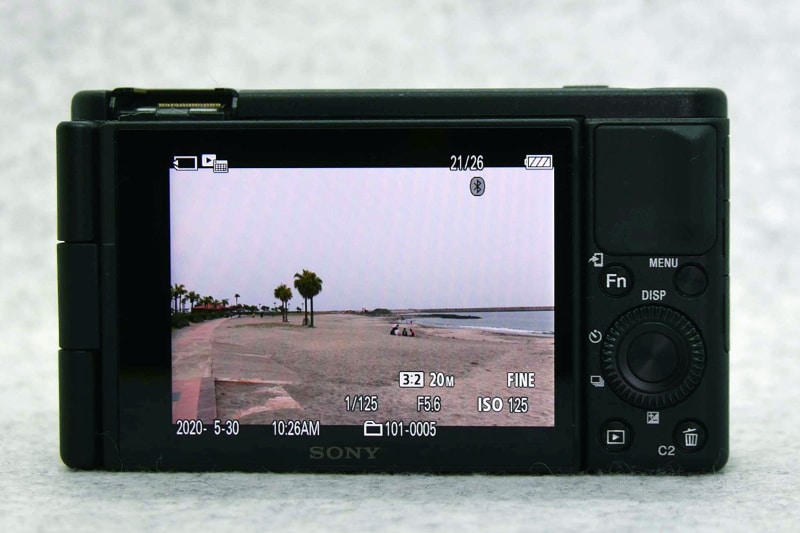背面のボタン配置はRX100シリーズと同じ