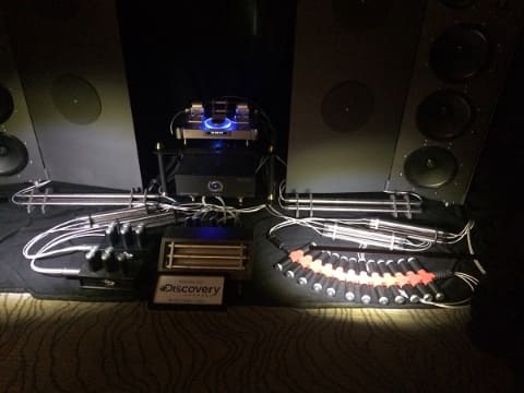 空きコンセントに挿入し、信号品質高めるというオーディオアクセサリ