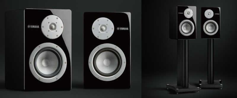 右は専用スタンド「SPS-3000」と組み合わせたところ