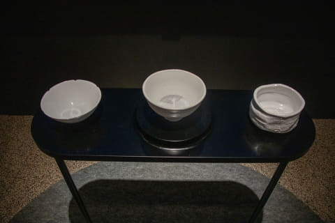 シャープの8Kで文化財の名茶碗に触れた! 東京国⽴博物館で実証実験