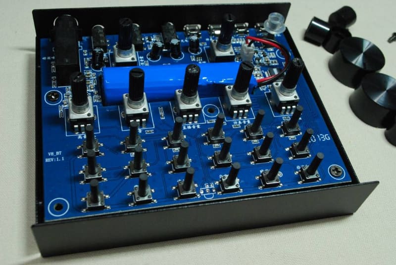 V8のシャーシを開けてみた