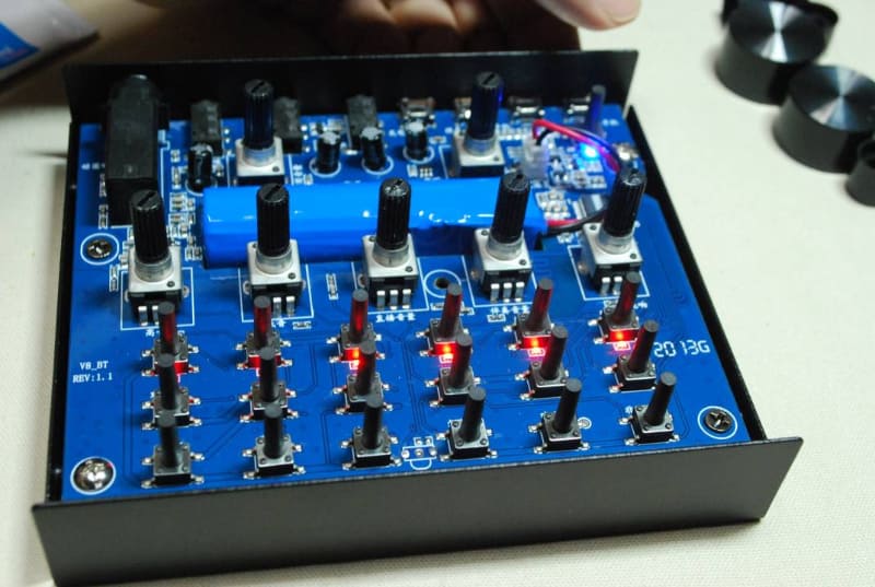 試しにパワーオン。スタンドアロン状態でLEDが点灯した