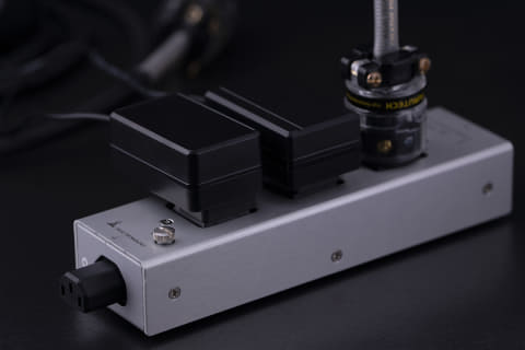 電源ケーブル　3pプラグ　オーディオアンププラグ、古河電気純銅線材を採用1.5m Amazon.co.jp: Monosaudio オーディオ用電源プラグ 純銅 3ピン 電源