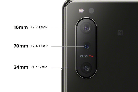 ソニー、5G対応でトリプルレンズ、イヤフォン出力も搭載「Xperia 5II