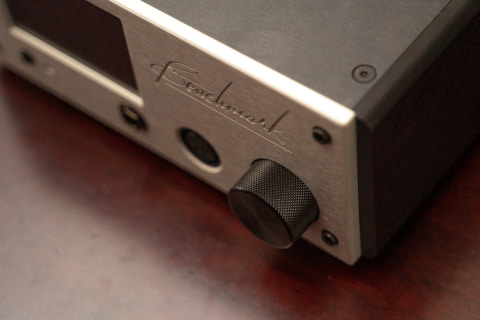 レビュー】SN比135dB・歪率0.00006%の衝撃。異次元アンプ、Benchmark