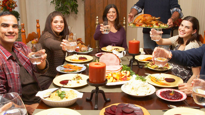 通常のマウントアダプターを使い、24mm F4レンズを装着した場合のイメージ。F値は維持するが、約1.4倍画角が望遠側にシフトする