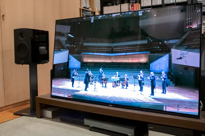 スタンドを変更し、テレビと組み合わせた