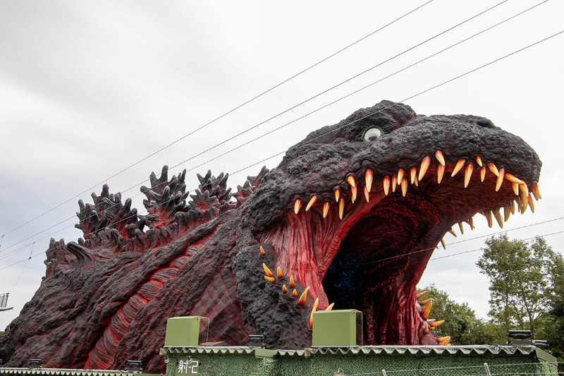 全長約120mの実物大ゴジラをテーマにしたアトラクション「ゴジラ迎撃作戦～国立ゴジラ淡路島研究センター～」<Br>TM & (C) TOHO CO., LTD.