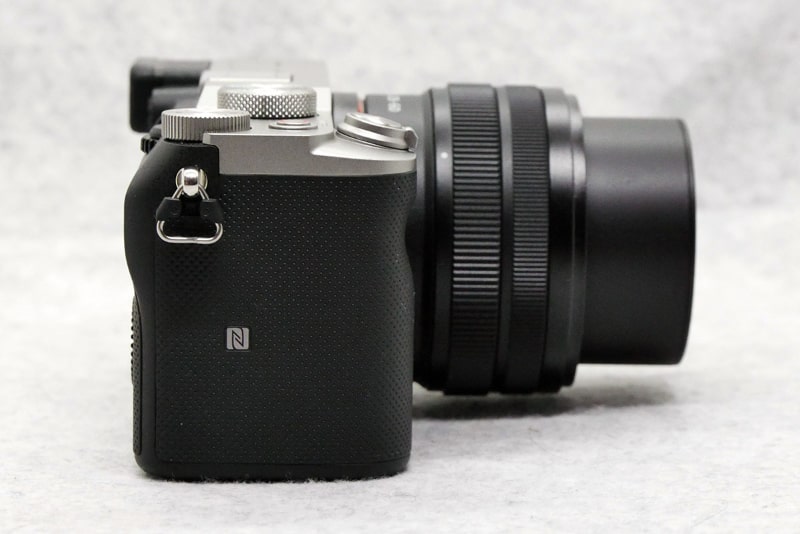 右側はNFCポートのみ