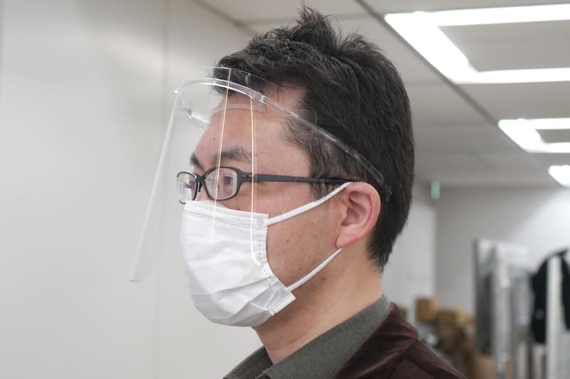 「FG-F10M」の装着例。周辺の様子がフィルムに映り込んでいない