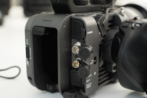 ソニー、“α”を冠したフルサイズ小型4Kカムコーダー「FX6」 - AV Watch