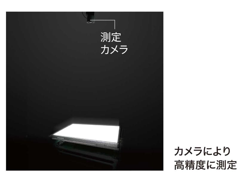 製造ラインでパネル1枚1枚、ホワイトバランスと階調表現調整を行なっているという