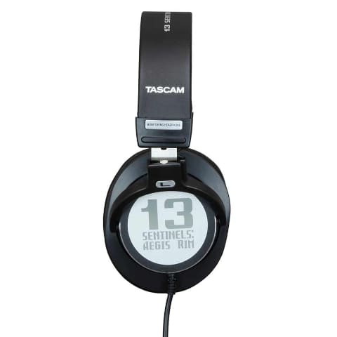 TASCAM×「十三機兵防衛圏」のモニターヘッドフォン - AV Watch