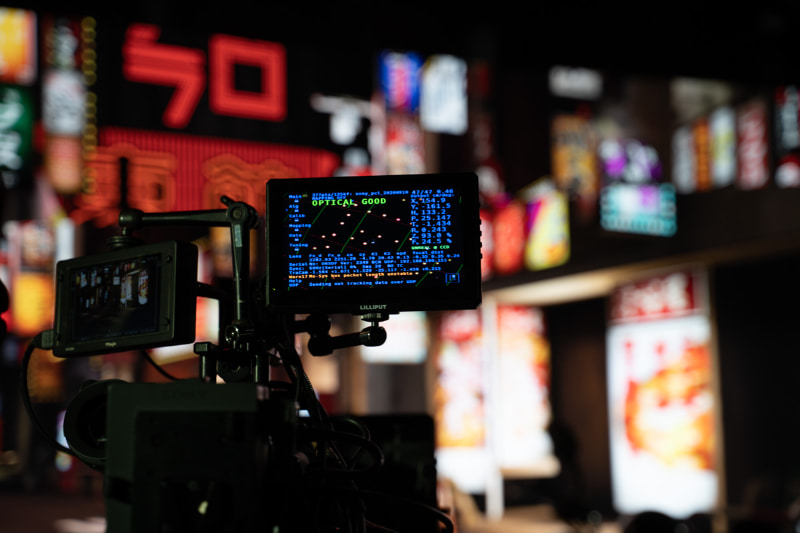 カメラの位置は天井のドットで認識されている