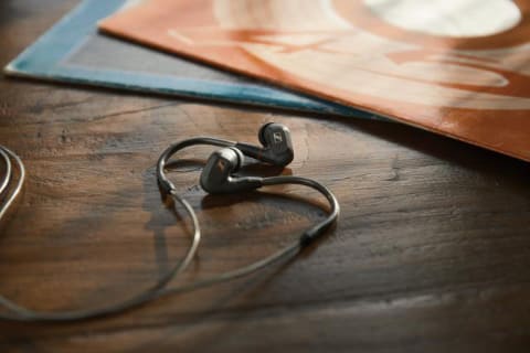 ゼンハイザー、IE 800のドライバーをリファインしたイヤフォン「IE 300