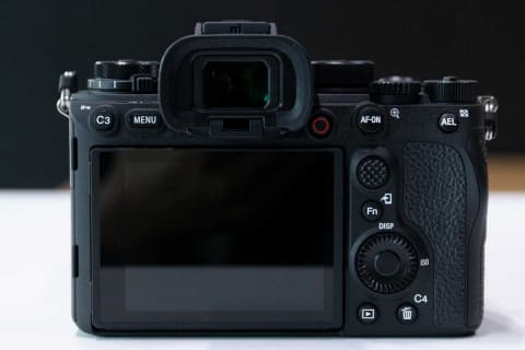 ソニーのフラッグシップカメラ「α1」実機レポ。30枚/秒連写を動画で