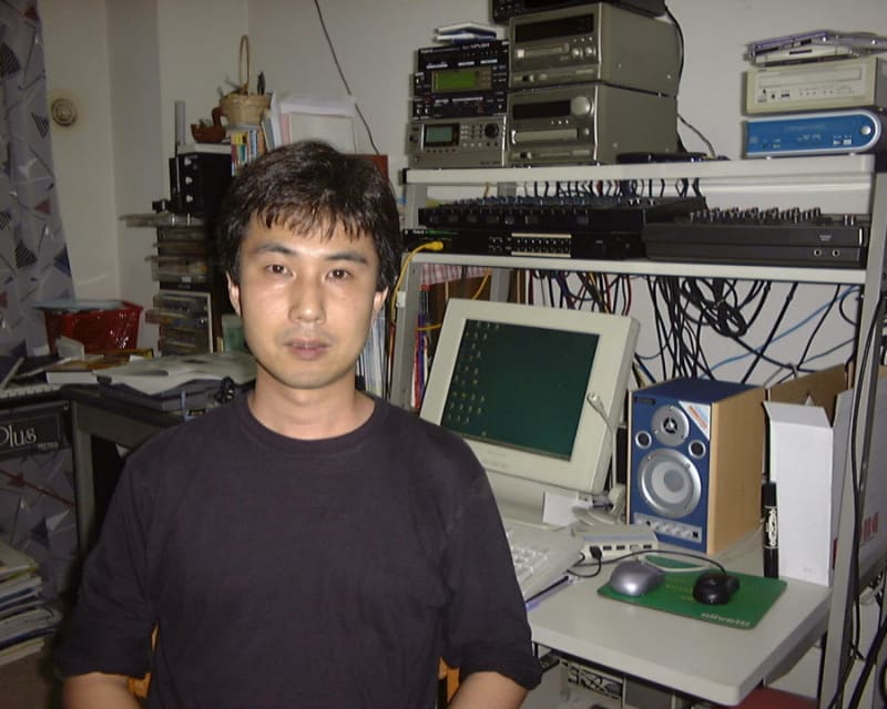 2001年自宅の書斎にて