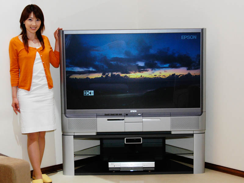 セイコーエプソンのリアプロジェクションテレビ「ELS-57P1」(2004年発表)