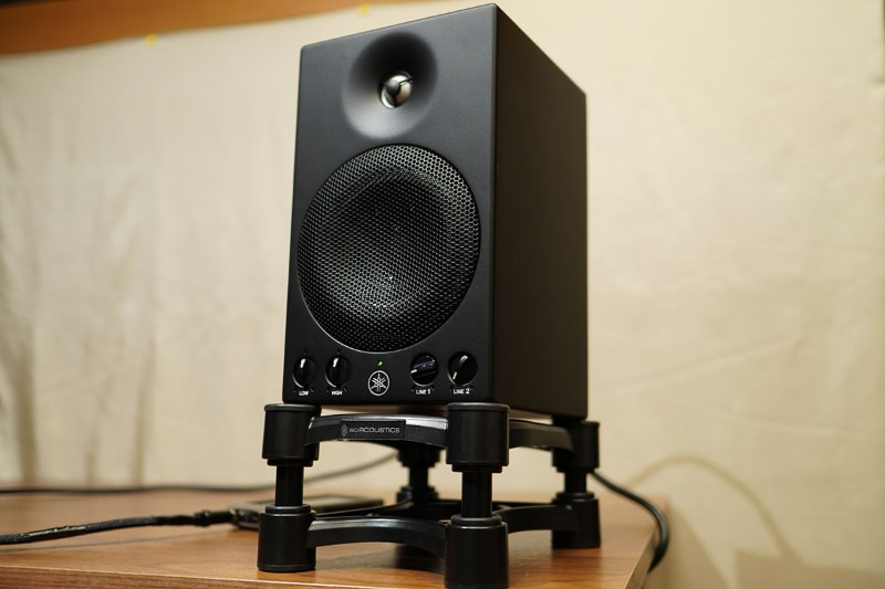ISO Acousticsの「ISO-155」に設置したところ