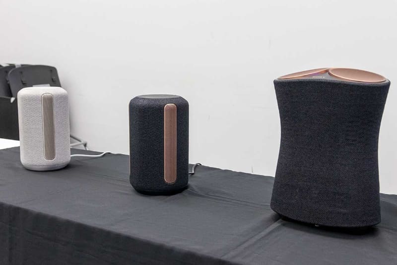 ワイヤレススピーカー「SRS-RA5000」(右)と「SRS-RA3000」(左・中央)