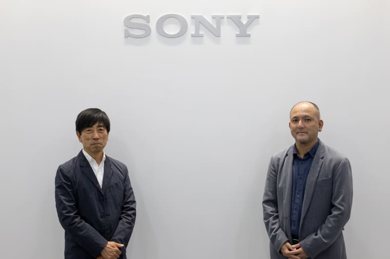 ソニー株式会社 ホームエンタテインメント&サウンドプロダクツ事業本部 ライセンスビジネス推進室 澤志聡彦氏(写真左)、V&S事業開発部 横山達也氏(右)