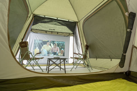 テントが即席映画館に。8,690円のポータブルスクリーン - AV Watch