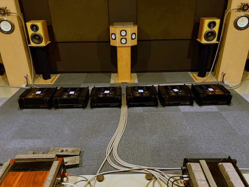 自宅の試聴室に並んだLo-D