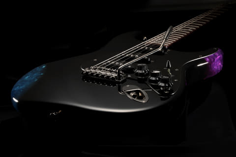 FF14とコラボしたストラトキャスター。ゲームにも登場 - AV Watch