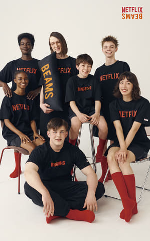 Netflix×BEAMSコラボ。“再生バー”Tシャツや、首サポートクッション