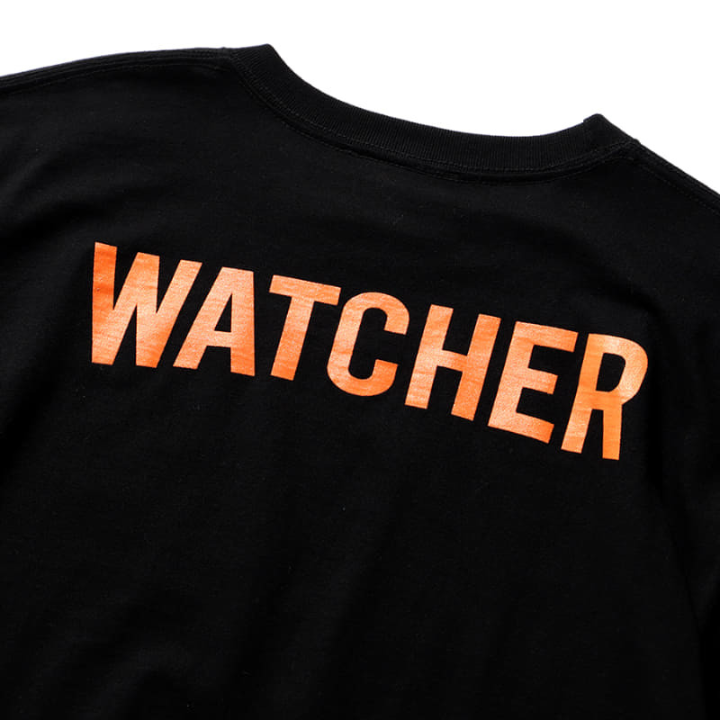 Netflixを象徴する文字ロゴを前面にフロントにデザイン。その日の気分で着用を選べる、「DIRECTOR 、CREW 、WATCHER 」の3種のバックプリントで作成「Netflix × BEAMS STAFF T-SHIRT」(5,280円)