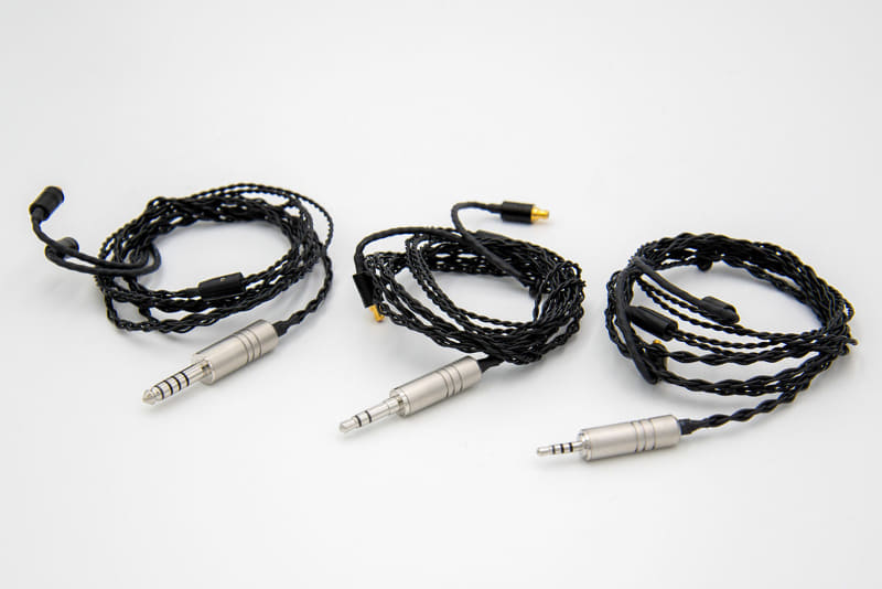 プラグ部。左から4.4mm、3.5mm、2.5mm