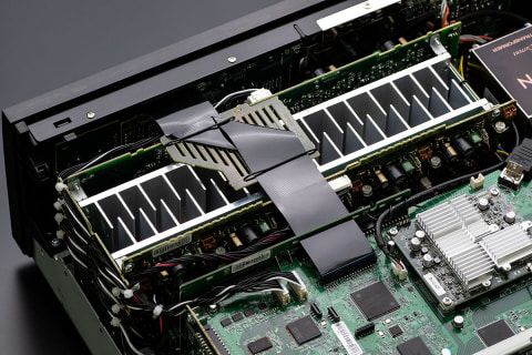 レビュー】映画から4Kゲームまで“骨太サウンド”で激変、デノン「AVR