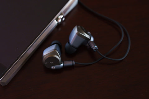 度肝を抜かれる低音とクリアな高音、注目の国産イヤフォン「clariar