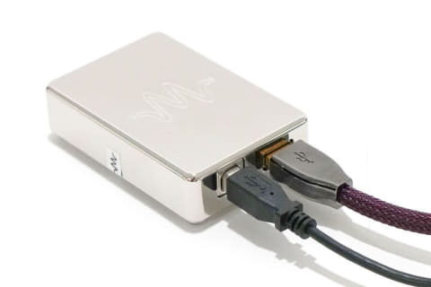 電磁波でノイズ除去するUSBアイソレーター。約9万円 - AV Watch