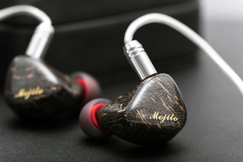 筐体はブラックとグレーの2色展開